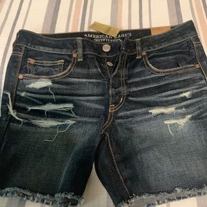 New with tags size 6 slouchy Bermuda American Eagle  distress jeans shorts